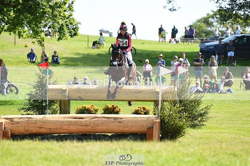 230527-102834-08558 - 254-PURE_TRENDSETTER-Ellie_Fredericks-XC