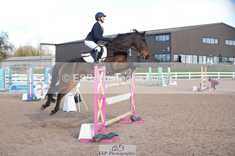 251108-124640-02568 - Cls 13 Foxhunter and 1.20m Open