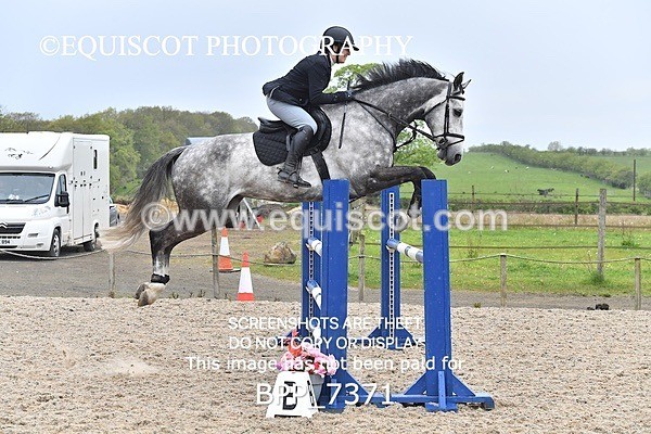 BPP_7371 - CLASS 9 FRI  Senior Newcomers/ 1.10m Open