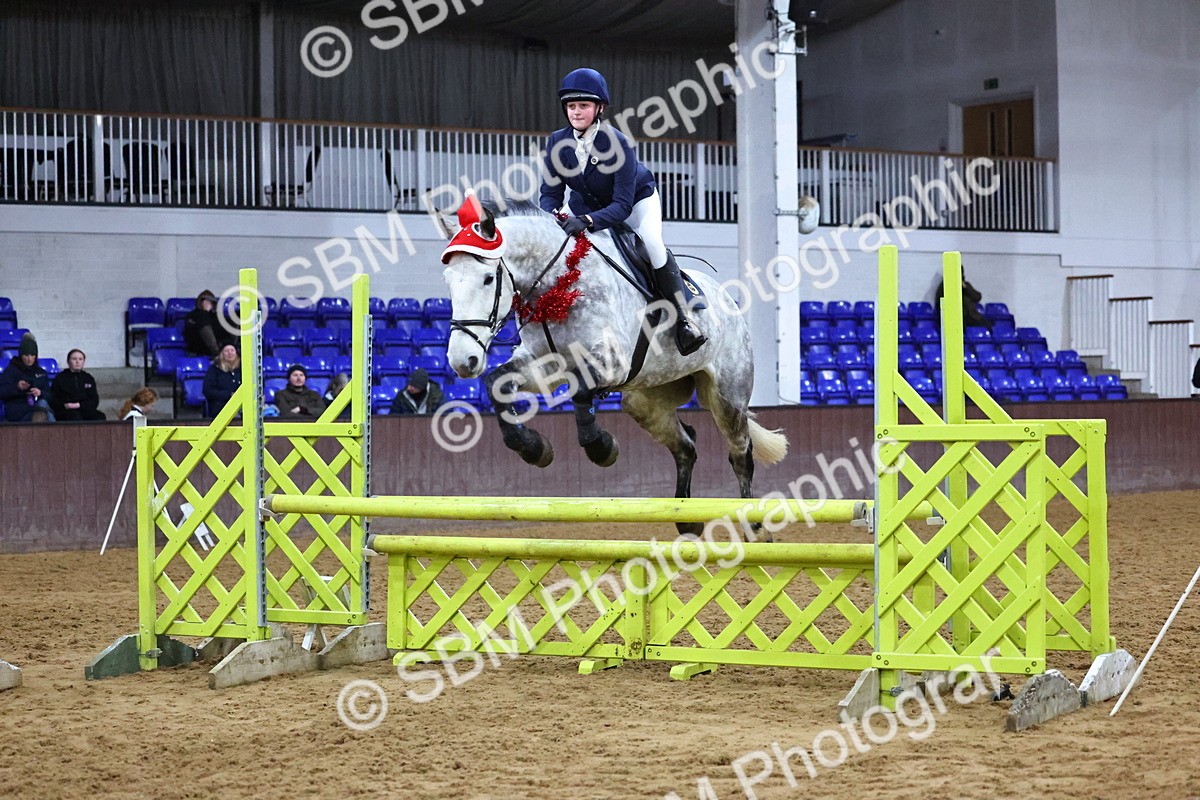 SBM_002796 - Class 6 - Holly & Ivy Stakes - 90cm