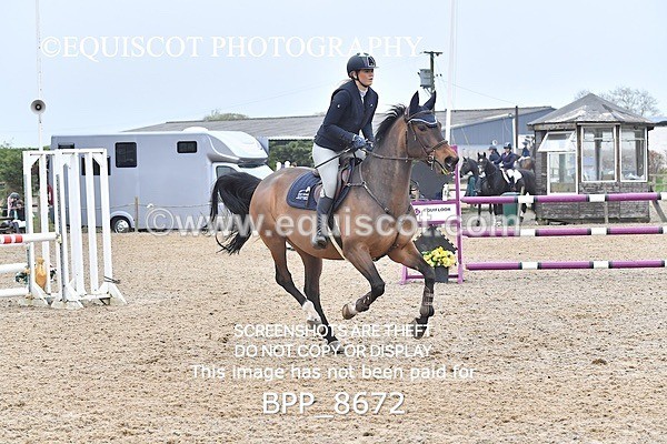 BPP_8672 - CLASS 24 SUN Senior BritiNovice/ 90cm Open