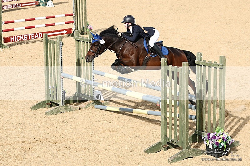 HKST 200926 947a - Equestrian