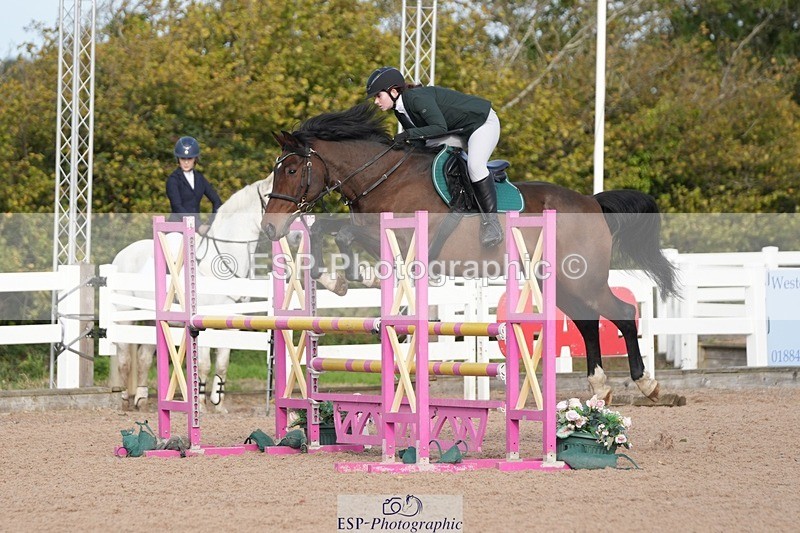 251005-102330-02528 - Cls 22 British Novice and 90cm