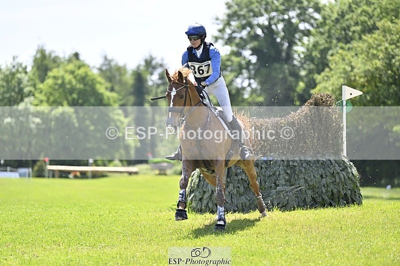 240525-120518-13151 - 367-CROSSTOWN_FINTANS_LAST-Catherine_Burrell