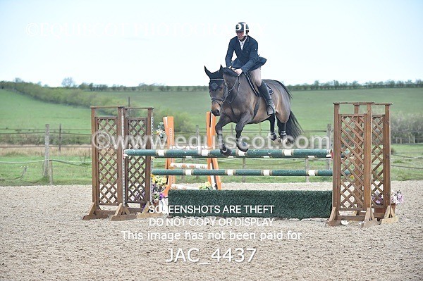 JAC_4437 - CLASS 10 SAT Senior Foxhunter/ 1.20m Open