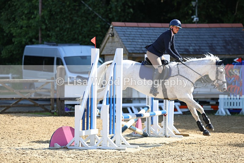 3E7A2683 - Class 2: 70cm Juniors and Seniors