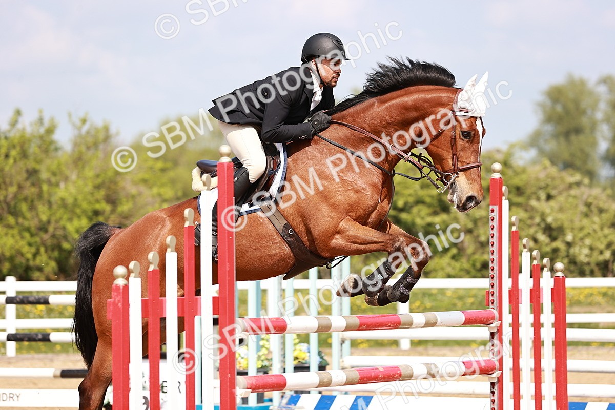  - Class 26 - Senior Foxhunter - 1.20m