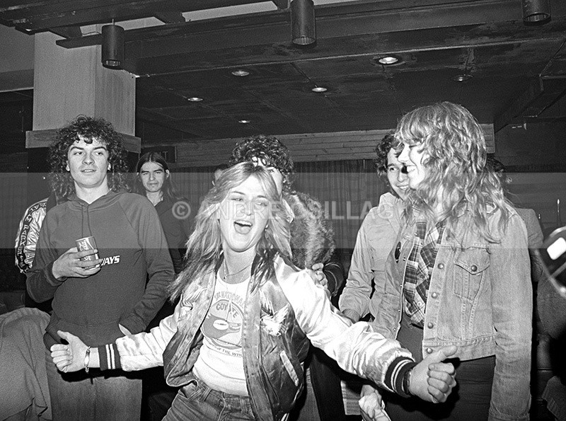 THE RUNAWAYS - R..