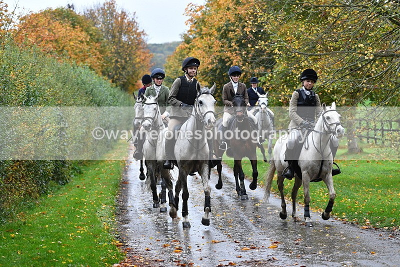 WJ5_6367 - B&B walk back for Hunt Tea !