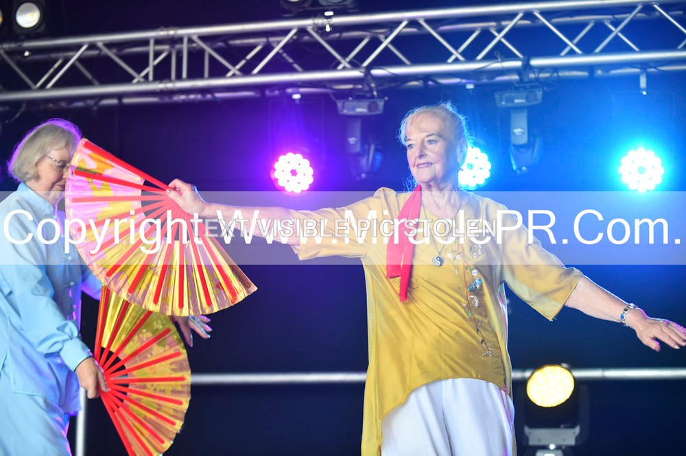 SH4_1725 - Tai Chi with Lisa Kay.