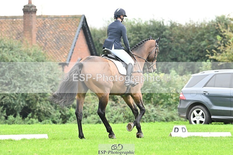 241024-143108-04323 - 582-Courtney.Romcke-JD.ON.THE.ROCKS