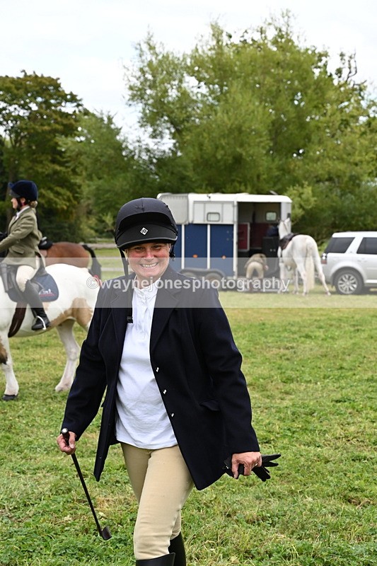 WJ6_2972 - Berks & Bucks - The Old farmhouse - Hound Exercise 20-08-25