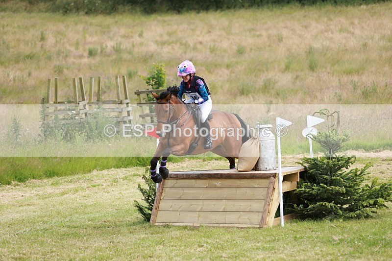 240630X-140431-7144 - 336-Tichy_Sanders-SPARHANGER_VELVET