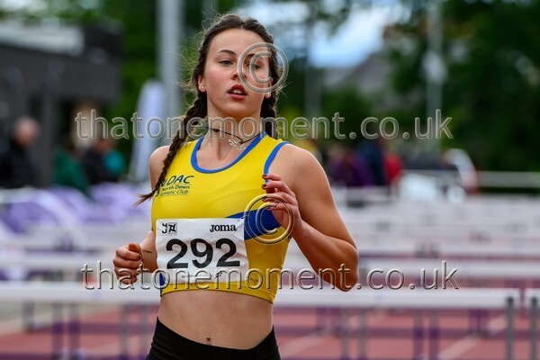 ComMast25-929082 - Track Female Set One