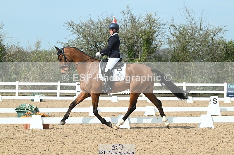 250403-103313-01452 - 036-Abbie.Newbury-Seagry.Viceroy