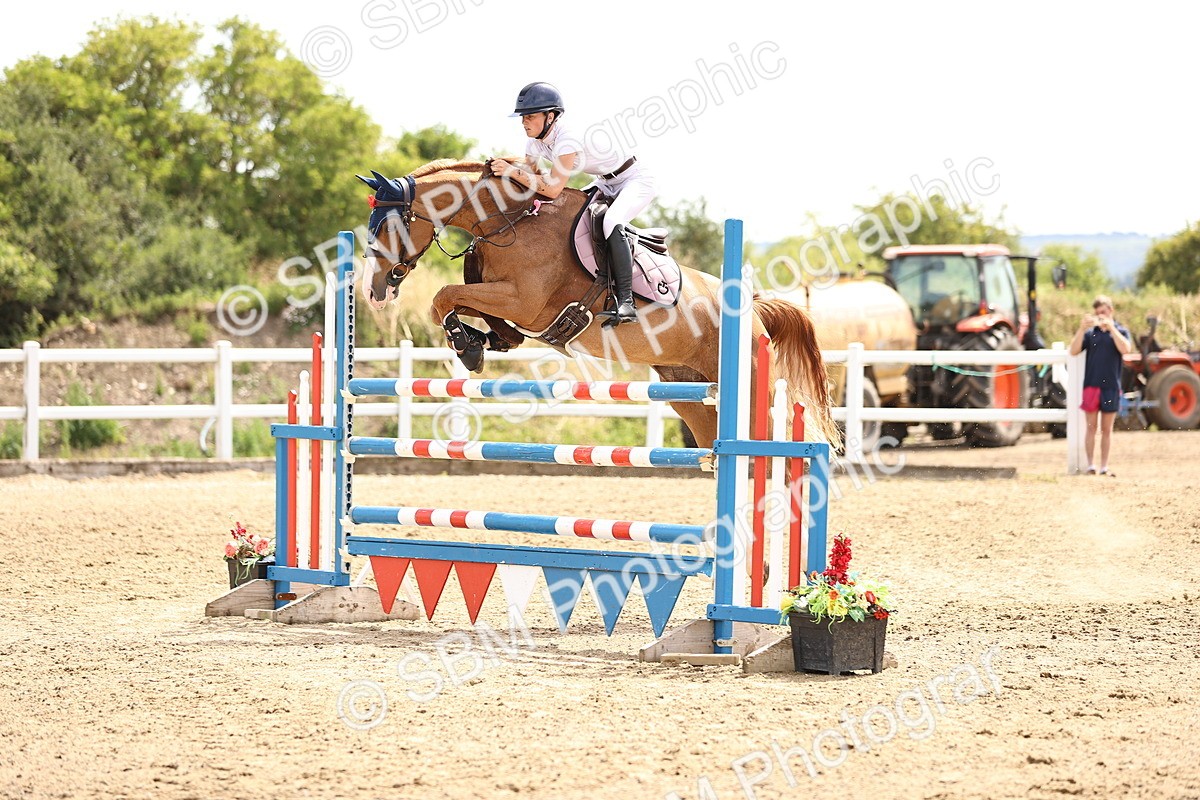 SBM_000562 - Class 15 - Redpost Equestian Senior Foxhunter - 1.20m