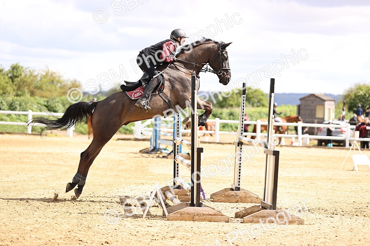 SBM_003919 - Class 17 - Senior Newcomers - 1.10m
