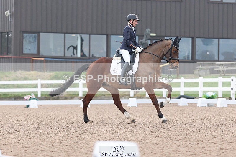 250216-104335-05065 - 221-Alice.Peternell-Noa.Le