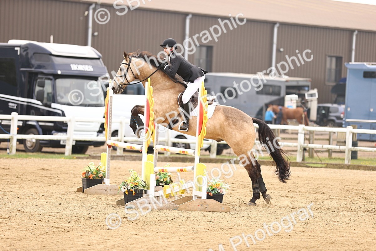  - Class 15 - Senior British novice - 90cm