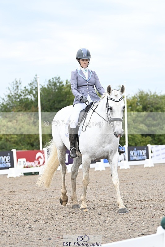 250907-104948-06356 - 070-Charlotte.DoreyDeards.Silver.Bounce