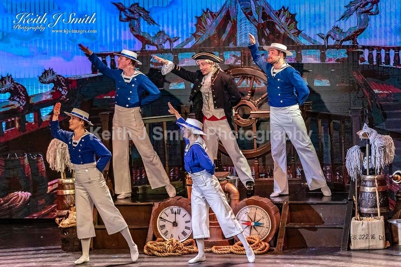 7KJS0920 - Ambition show team