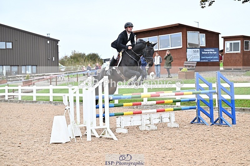 251015-125856-00455 - Cls 4 Newcomers and 1.10m Open