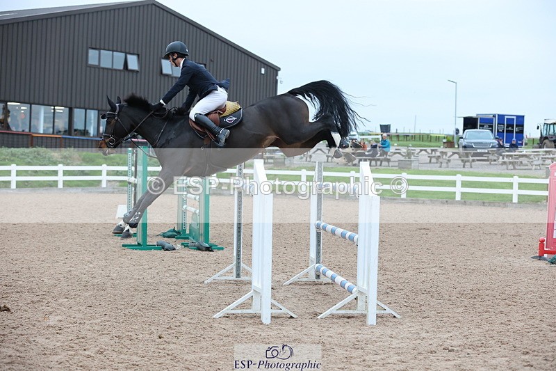 241101A-160152-03203 - FRI Cls 8 National 1.30m