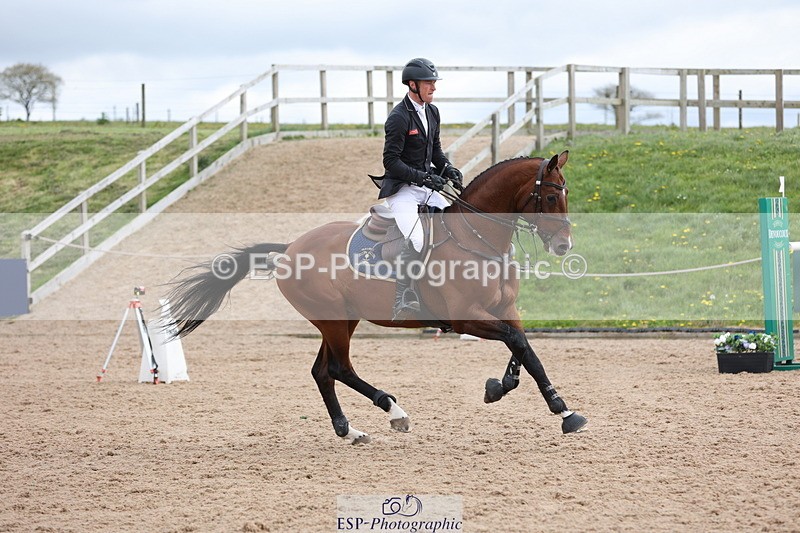 240419A-122423-07211 - Cls 6, 2 Star Medium Tour 1.35m