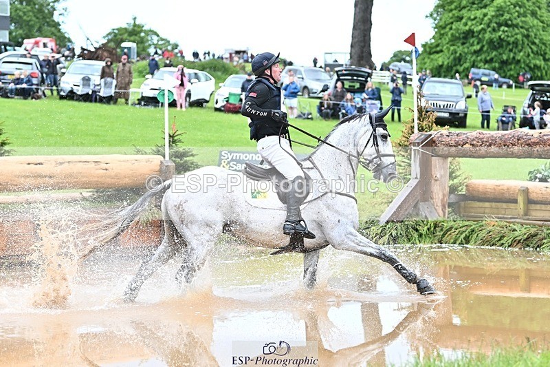 240526-124813-22203 - 433-EN_TARO_DES_VERNIER-Oliver_Townend