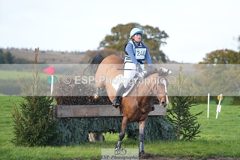 251024A-153144-14461 - C-240-Issy.Hollidge