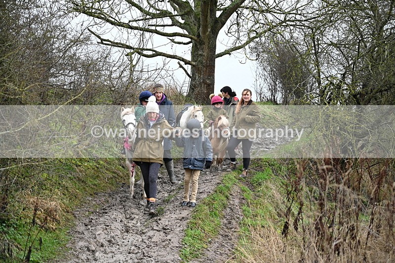 WJ7_9582 - Walk out..