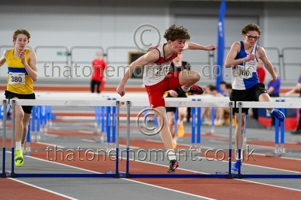 Age26SAT-926473 - Track Male Set One