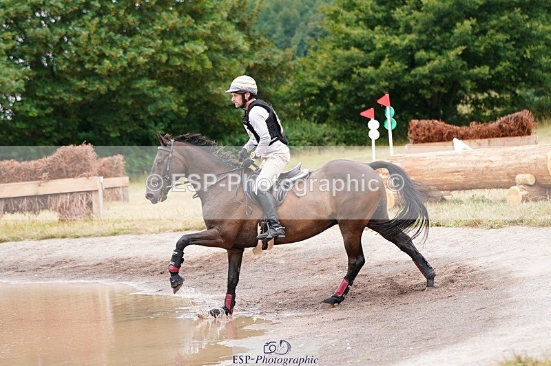 250803A-124600-13110 - M-556-Alex.Jupp-CARRY.ON.REGARDLESS