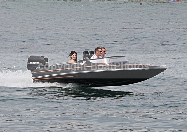 090809 BLACK SPEEDBOAT IMG_6870 - Speedboats