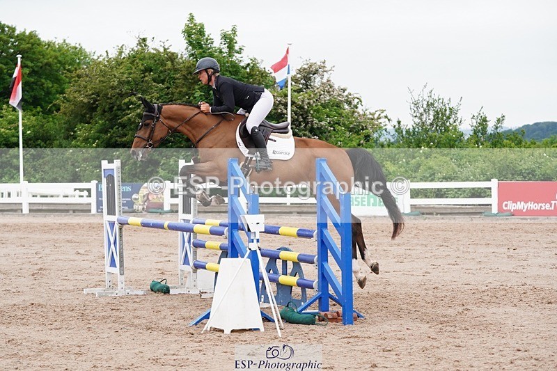 250524-122204-06580 - Cls 21 A&B Snr Disco & 1.00m Open