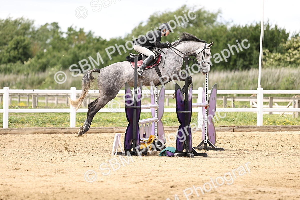 SBM_003453 - Class 11 - Senior Newcomers - 1.10m