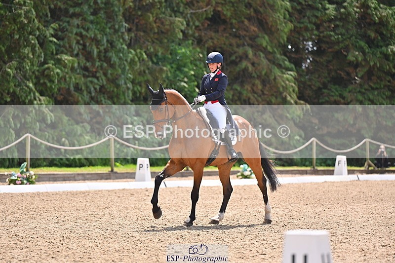 250523A-122803-06549 - D-468-Laura.Collett-LONDON.52