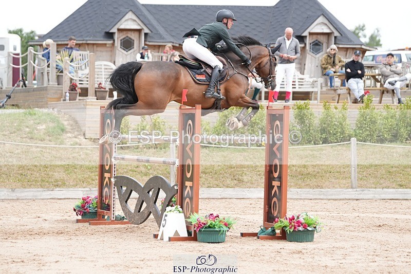 250718-113325-10043 - Cls 2, 3 Star Small Tour Break til End