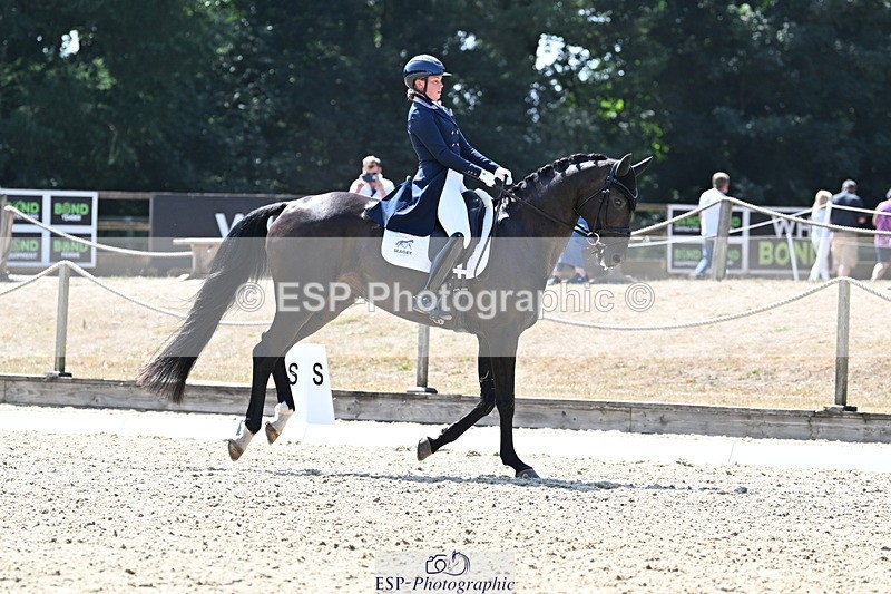 250810A-140211-07229 - 070-Abbie.NewburySeagry.Firstamour