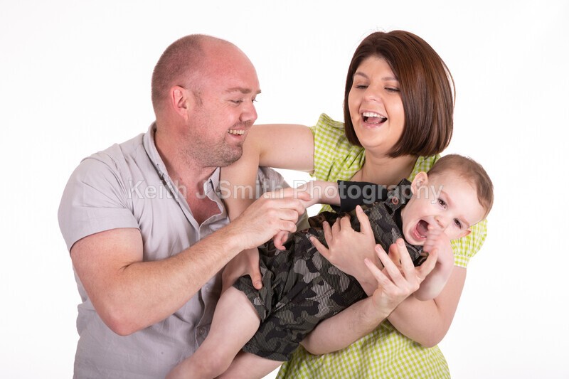 2KJS2807 - Jannie, Kristen & family. Studio