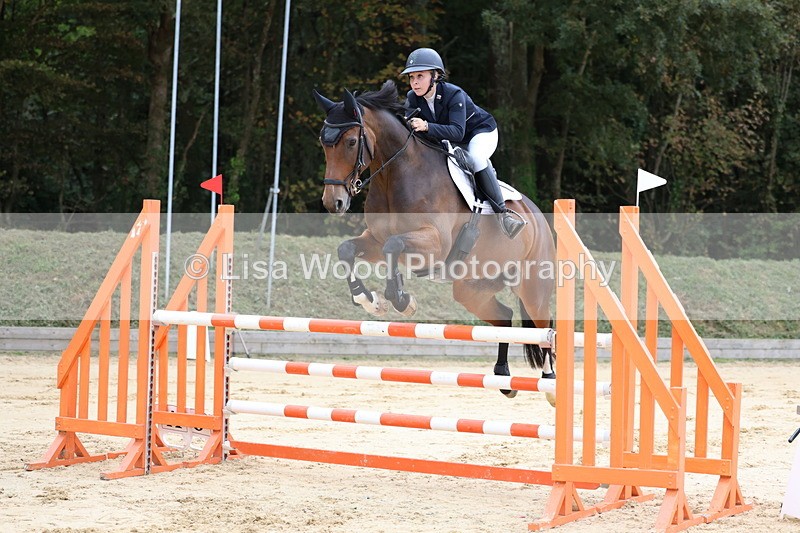 3E7A3121 - Class 8: Senior Newcomers/1.10m open