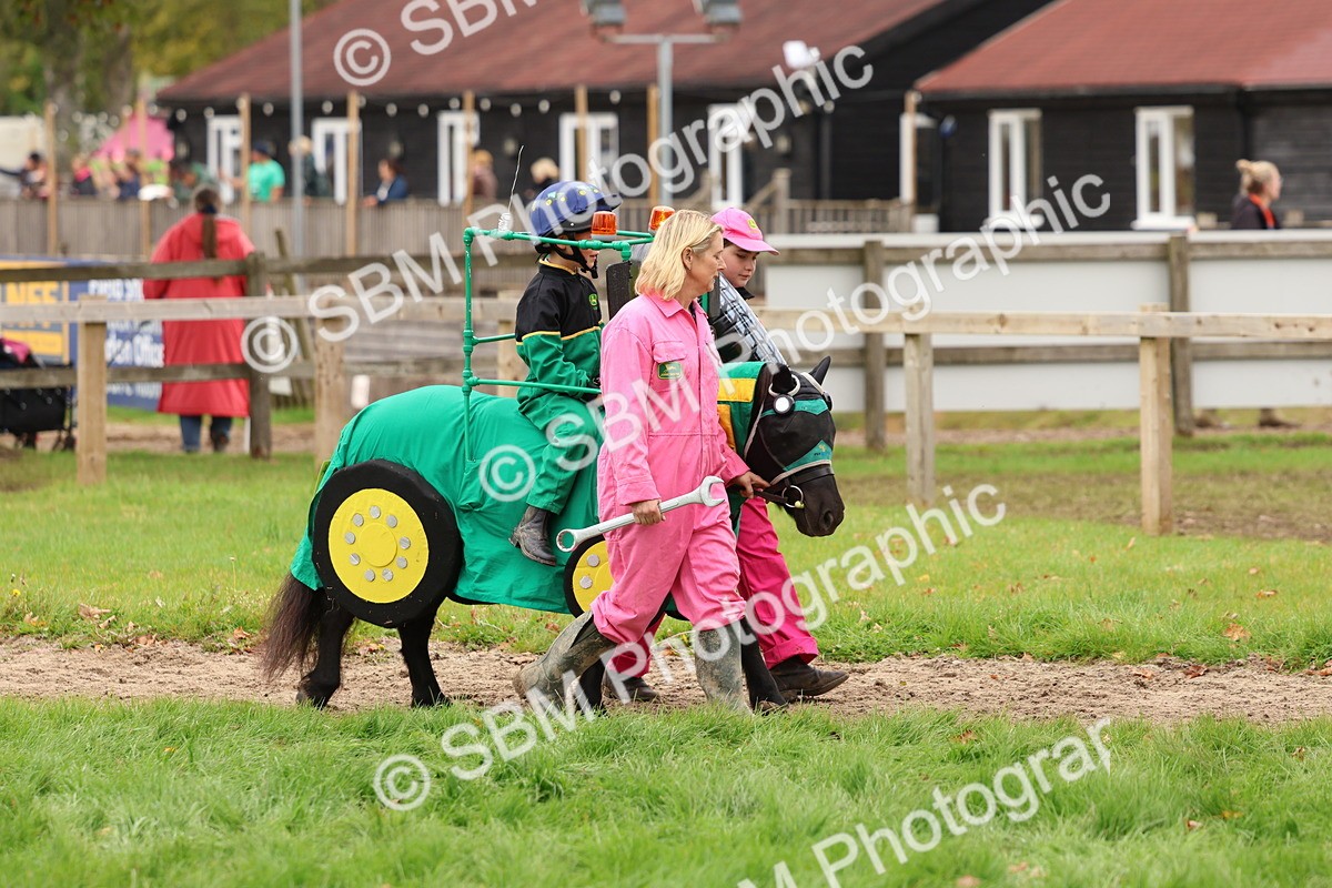 SBM_61606 - S37a - Fancy Dress Showing