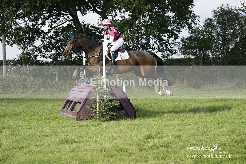  WWHT 171021 3932 - Open (1.00m)  17/10/21