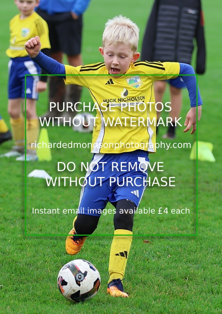 533A3011 - Kendal Utd U8's vs Sedbergh Wanderers Juniors U8 (8/11/25)