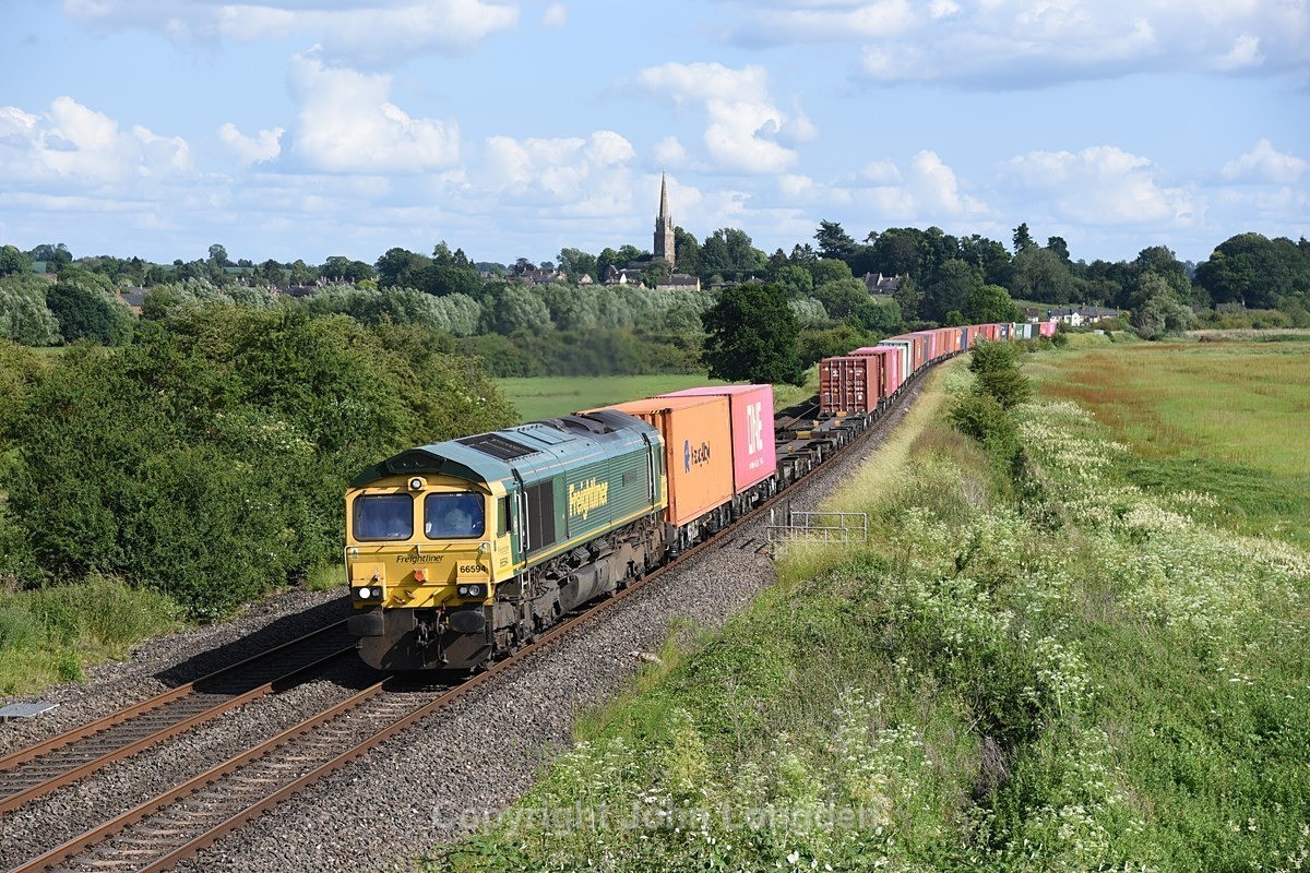 JL - 19.6.23 66594 4M65 So'ton Maritime - Lawley St, Kings Sutton - Chiltern Routes (north to south)