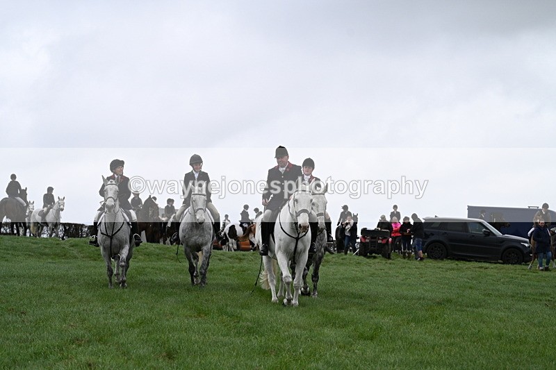 WJ7_8733 - Meet Staff & Hounds