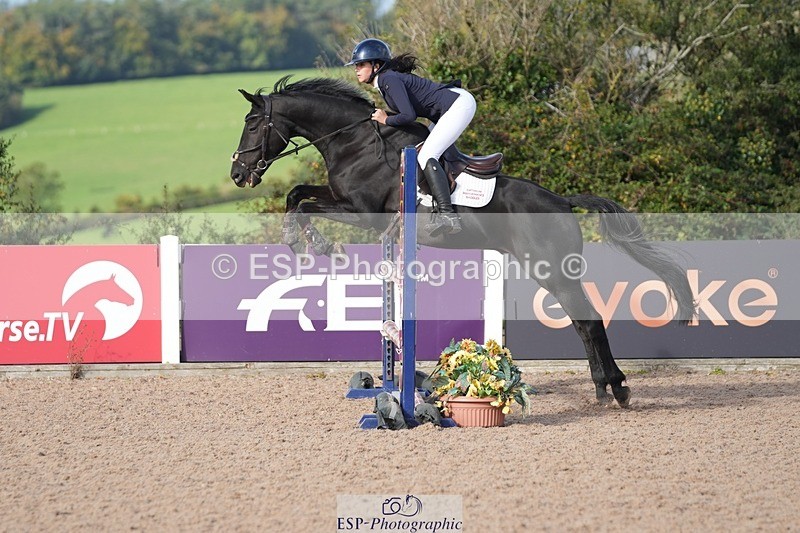 251005-102735-02547 - Cls 22 British Novice and 90cm