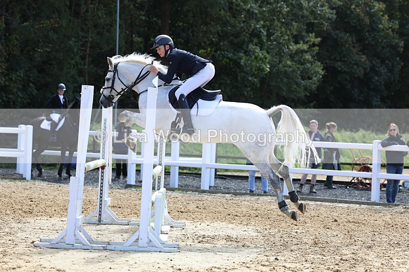 3E7A9202 - Class 9: Senior British Novice/90cm open