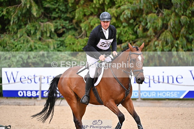 250802A-151318-06206 - E-220-Tim.Cheffings-LEOPOLD.BLOOM.M2S