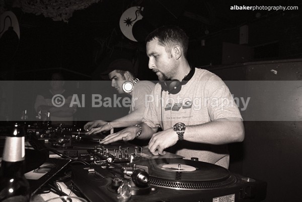 12 scratch perverts - Sub Tub @ music box 02.06.02